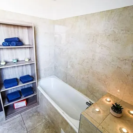 Apartmán Luxusny, Plne Zariadeny, Sukromny S Klimatizaciou Nedaleko Historickeho Kupelneho Mesta Bojnice *