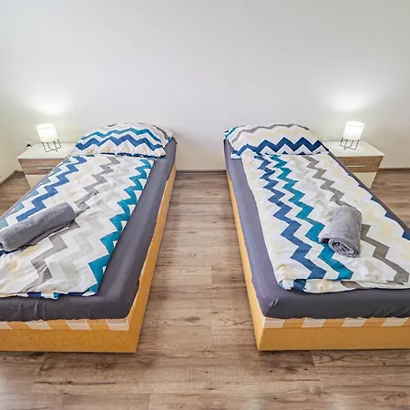 Luxusny, Plne Zariadeny, Sukromny S Klimatizaciou Nedaleko Historickeho Kupelneho Mesta Bojnice Apartment Novaky