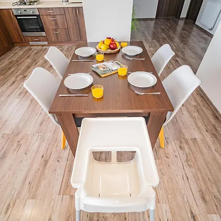 Luxusny, Plne Zariadeny, Sukromny S Klimatizaciou Nedaleko Historickeho Kupelneho Mesta Bojnice Nyitranovák