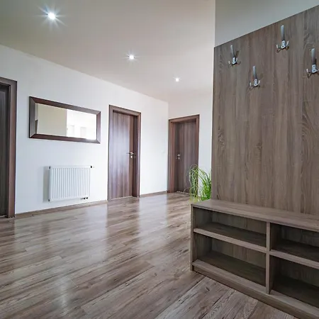 Luxusny, Plne Zariadeny, Sukromny S Klimatizaciou Nedaleko Historickeho Kupelneho Mesta Bojnice