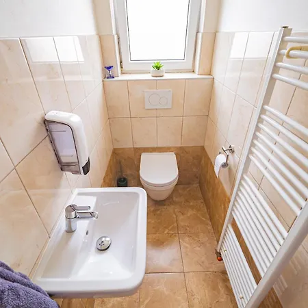 Luxusny, Plne Zariadeny, Sukromny S Klimatizaciou Nedaleko Historickeho Kupelneho Mesta Bojnice * Novaky