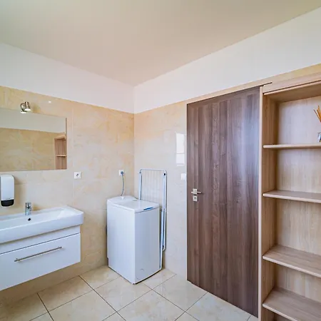 Luxusny, Plne Zariadeny, Sukromny S Klimatizaciou Nedaleko Historickeho Kupelneho Mesta Bojnice Novaky