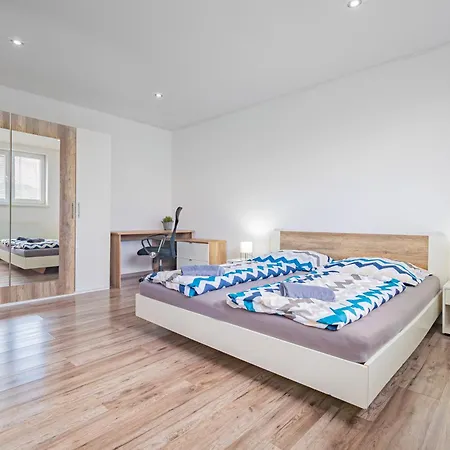 Luxusny, Plne Zariadeny, Sukromny S Klimatizaciou Nedaleko Historickeho Kupelneho Mesta Bojnice Apartment