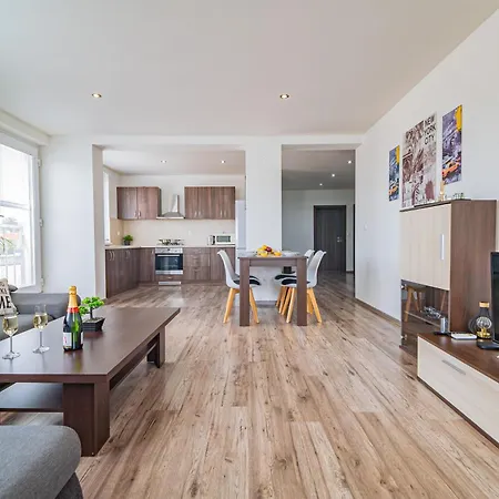 Luxusny, Plne Zariadeny, Sukromny S Klimatizaciou Nedaleko Historickeho Kupelneho Mesta Bojnice *