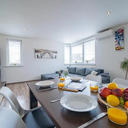 Luxusny, Plne Zariadeny, Sukromny S Klimatizaciou Nedaleko Historickeho Kupelneho Mesta Bojnice Apartment Novaky