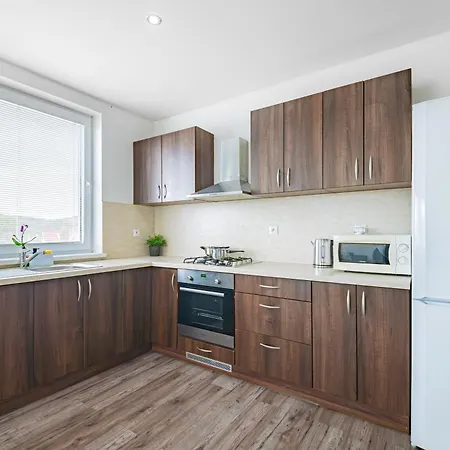 Luxusny, Plne Zariadeny, Sukromny S Klimatizaciou Nedaleko Historickeho Kupelneho Mesta Bojnice Apartment *