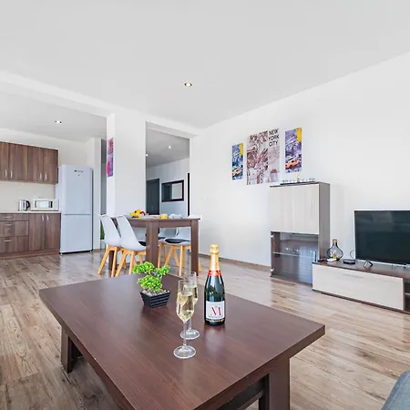 Luxusny, Plne Zariadeny, Sukromny S Klimatizaciou Nedaleko Historickeho Kupelneho Mesta Bojnice Novaky