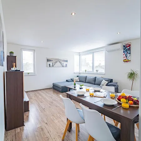 Luxusny, Plne Zariadeny, Sukromny S Klimatizaciou Nedaleko Historickeho Kupelneho Mesta Bojnice Nyitranovák