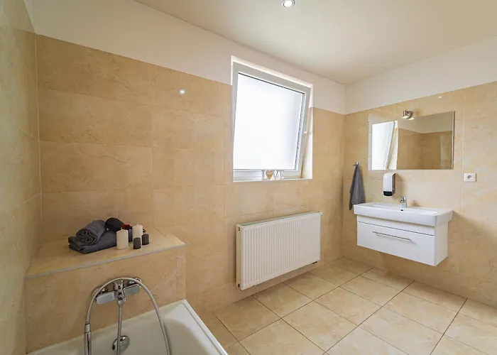 Luxusny, Plne Zariadeny, Sukromny S Klimatizaciou Nedaleko Historickeho Kupelneho Mesta Bojnice Lejlighed Novaky