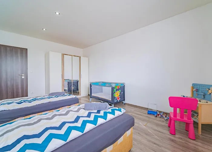 Luxusny, Plne Zariadeny, Sukromny S Klimatizaciou Nedaleko Historickeho Kupelneho Mesta Bojnice Novaky