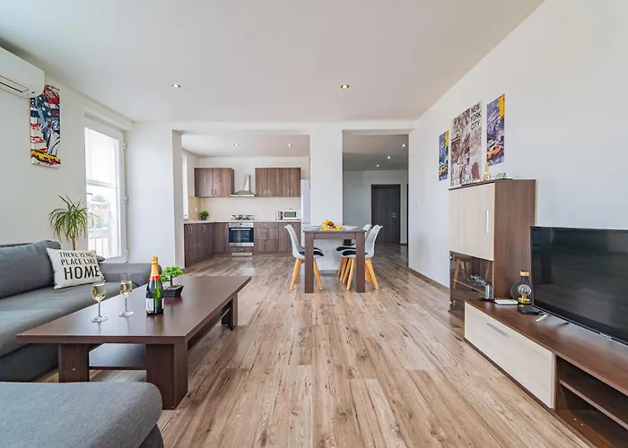 Luxusny, Plne Zariadeny, Sukromny S Klimatizaciou Nedaleko Historickeho Kupelneho Mesta Bojnice *