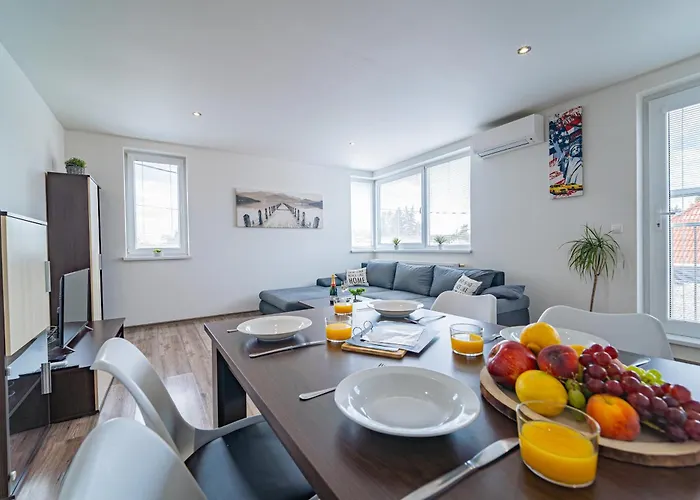 Luxusny, Plne Zariadeny, Sukromny S Klimatizaciou Nedaleko Historickeho Kupelneho Mesta Bojnice Lejlighed Novaky