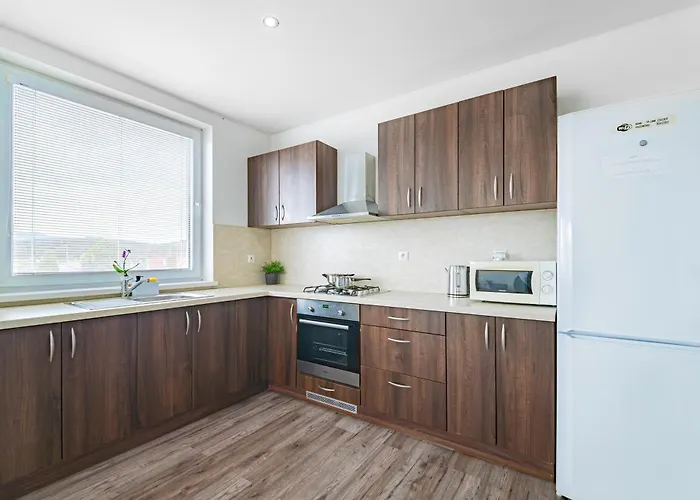 Luxusny, Plne Zariadeny, Sukromny S Klimatizaciou Nedaleko Historickeho Kupelneho Mesta Bojnice Lejlighed *