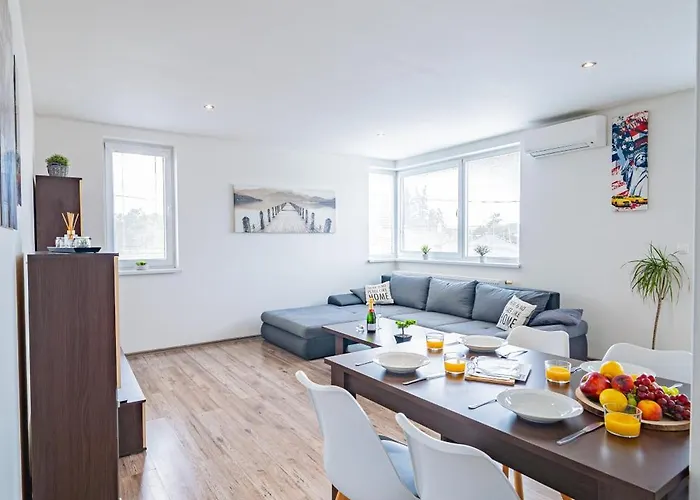 Luxusny, Plne Zariadeny, Sukromny S Klimatizaciou Nedaleko Historickeho Kupelneho Mesta Bojnice Novaky