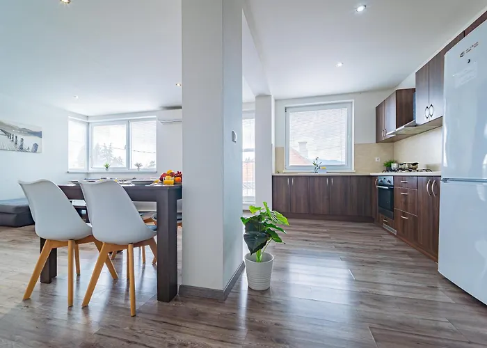 Luxusny, Plne Zariadeny, Sukromny S Klimatizaciou Nedaleko Historickeho Kupelneho Mesta Bojnice *